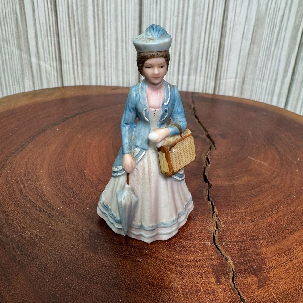 1979 Avon Mrs. P.F.E. Albee President's Club Award Porcelain Figurine 3.25"